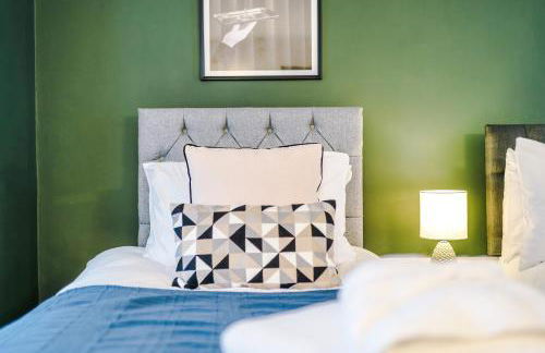 Stylish 4 Bedroom Home in Port Sunlight with 7 Beds Perfect for Business Bookings and Groups - Foto 55