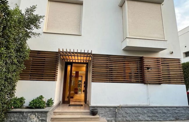 Villa In Beverly Hills With Garden - Photo 23