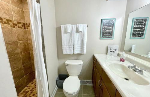 Rustic Chic in Charming Center Grove w Fenced Yard - Foto 28