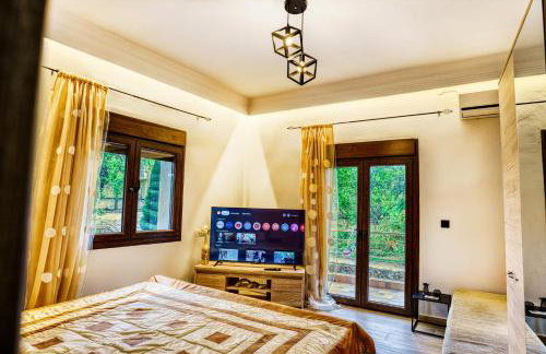 Four lakes luxury suites - Photo 11