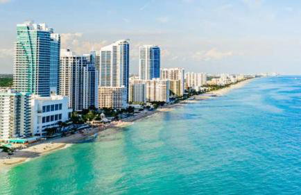Walk to the beach, Studio, with Pool and FREE Parking - Foto 8