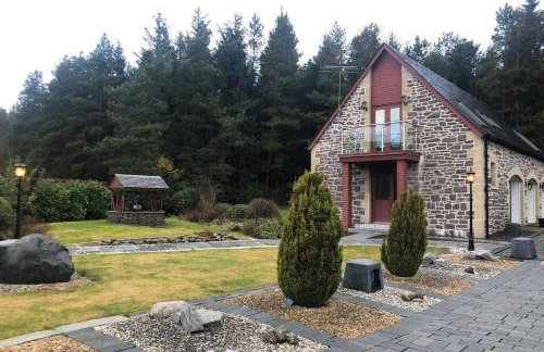 Struan Coach house in gated residence - Photo 1