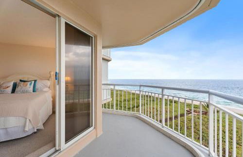 Ocean Front 2-bed, 2-bath 6th-floor comfy and inviting condo unit on Hutchinson Island - Photo 17