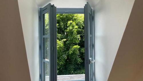 Charmant appartement 2 chambres entièrement rénové avec parking au calme tout en étant à deux pas des commerces et restaurants - Foto 3