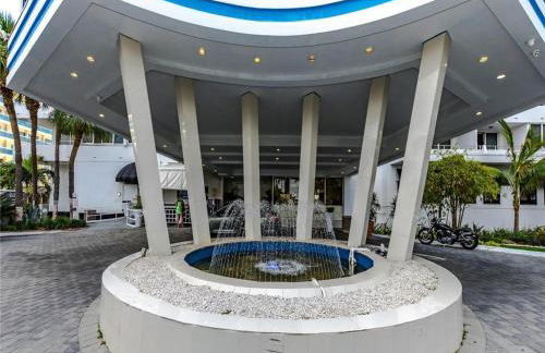 Oceanview on SAND located in Ocean Manor Resort Fort Lauderdale Beach 2 bed 2 bath spacious corner unit partial ocean view - Foto 47