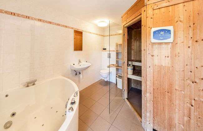 Stone Cottage with Sauna & Hot Tub near Cave of Lorette in Rochefort - Foto 28