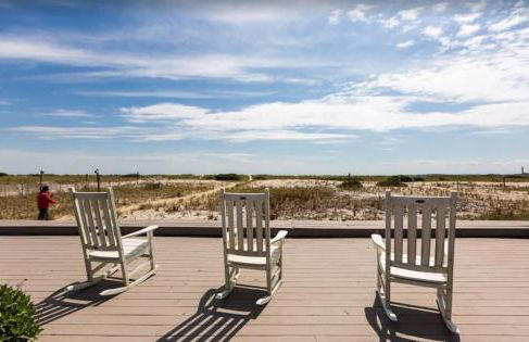 Water's edge renovated Condo with Marina Views - Foto 1