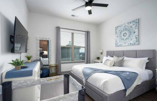 Luxury Apartment with Pool, Restaurants, Shopping) - Photo 23