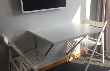 Ensuite room with micro, fridge, washer drier - Foto 5