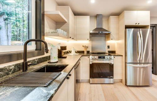 Hike, Ski and Explore Serene Danbury Cabin with Sauna - Foto 5