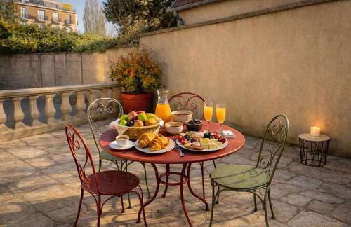 White House - THE SUNNY avec TERRASSE et PARKING privé - 20 min CENTRE - Foto 12