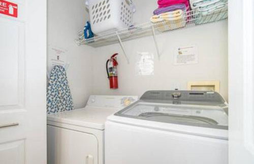 Newly Renovated Close to Disney w Private Pool - Foto 14