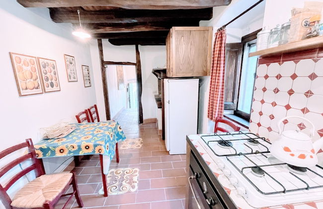 Vicolo - Sleeps 5 With air Con, Wifi, Balcony for Dining and Pool - Photo 6