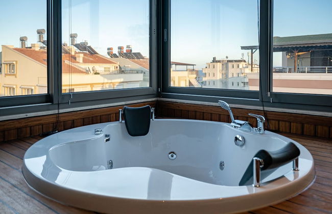 Eluxio Suite Hotel - Photo 60