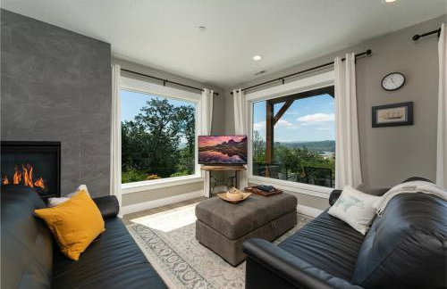 River & Garden View Suite of Kalama Oaks Lodge - Photo 5