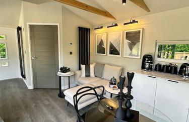 Luxurious Glass House with Private Hot tub - Photo 7