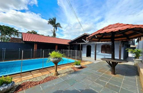 Casa Familiar 3 quartos c Piscina prox centro - Foto 1