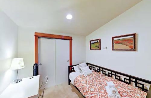 Fremont & Woodland Park Zoo Cozy Living - Photo 5