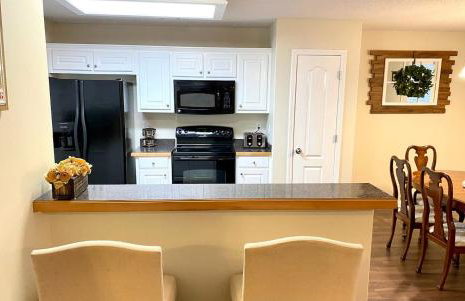 Spacious & comfy home in ultra-convenient location 2025 Traveller Award Winner - Foto 28