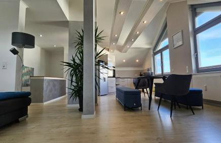 CASA8070 - Exklusive große Maisonette-Wohnung 91 qm für Familien, Gruppen, Geschäftsreisende, inklusive Parkplatz, WLAN, Kaffee und Tee, voll ausgestattet für 1 bis 9 Personen, zentrumsnah an der Autobahn A9 Ingolstadt-Süd - Photo 27