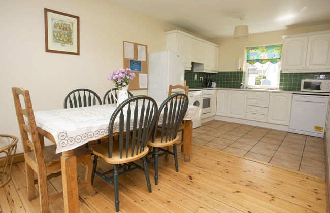 3 bedroom House in Wicklow with garden - Photo 10