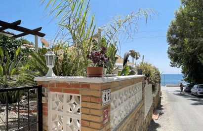Cozy house next to a cove on the beach - Photo 1