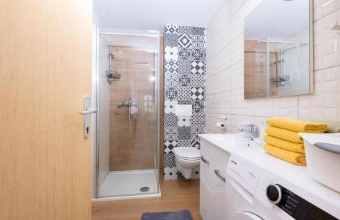 Awesome Home In Gornji Vinkovec - Foto 32