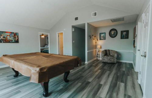 Beautiful Updated Home with Pool - Foto 3