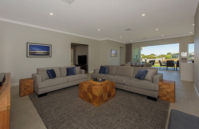 A Waterside Paradise - Foto 14