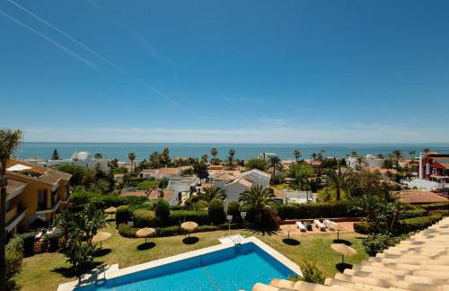 Modern beachside Penthouse with amazing sea views in Costabella, Marbella - Photo 5