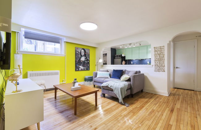 Colourful 2-bedroom Apartment - Foto 1