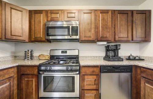 Carson Camp Gym Workstations & Fenced Yard - Foto 20