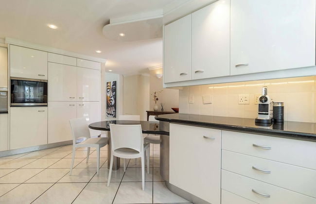 Beachfront Villa, Beach Club, Houtbay - Photo 44