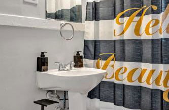 2BR Farmhouse Apt Near Everything - 2nd Floor - Foto 26