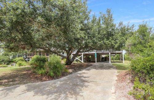 Woofs and Waves by Pristine Properties Vacation Rentals - Foto 23