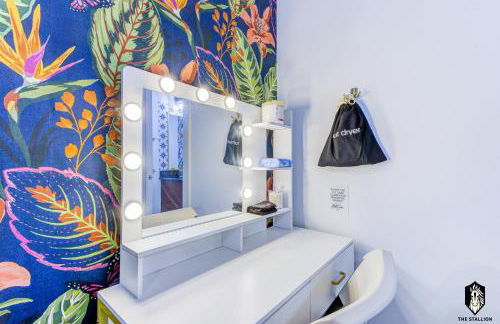 The Stallion #209 - Walk to Museums, Luxe Loft with free gated & covered parking - Foto 20