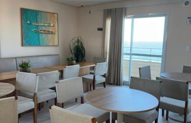 Lindo Studio em frente a praia - Foto 29