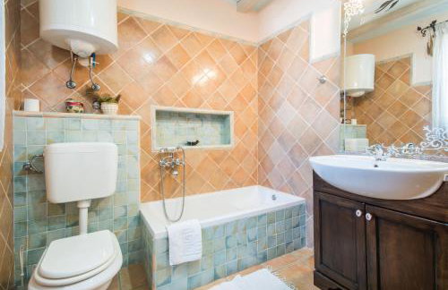 Villa Giovanna, a charming Villa with pool in a beautiful landscaped garden - Foto 35