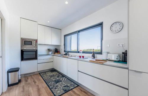 Stunning 3 BDR Flat W/ Rooftop Pool by LovelyStay - Foto 23