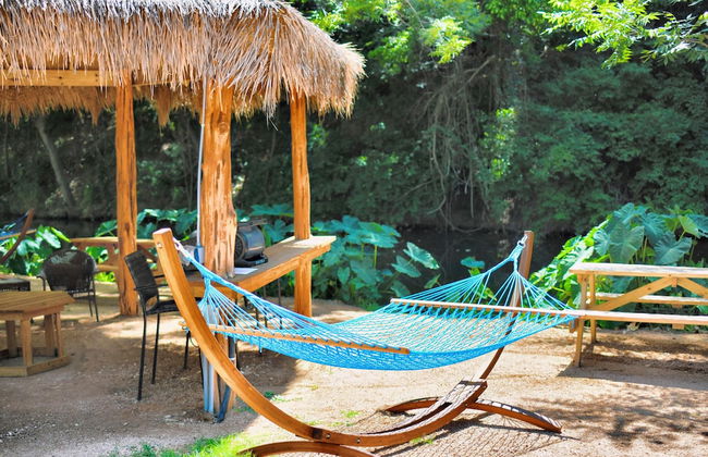 Son's Rio Cibolo - Glamping Cabin E - Foto 60