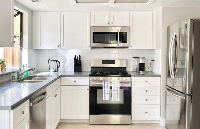 DT Reno - Modern Home Private Patio Workspace - Photo 8