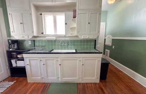 Adorable 1920s home near UF stadium sleeps 10 - Foto 5