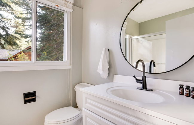 Hot Tub, Sauna, Game Room Modern 5bdr Family Cabin Homewood by Avantstay - Foto 47