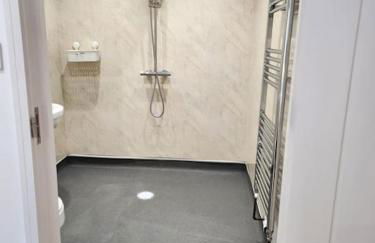 Lovely En-suite Room with private entry, Close to Station - Foto 7