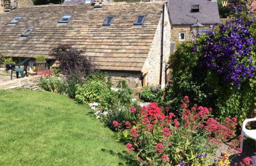Carr’s cottage Eyam Peak District, - Photo 31
