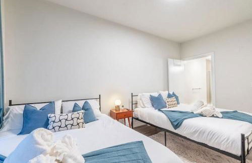 Blue Breakaway with Free Parking and Sleeps 9, Book 7 days, Get 20 Percent OFF - Foto 15