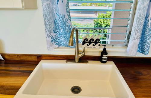 Island Glow Kailua Village #508 free assigned parking, AC, downtown, walk to restaurants, bars and the pier - Foto 43