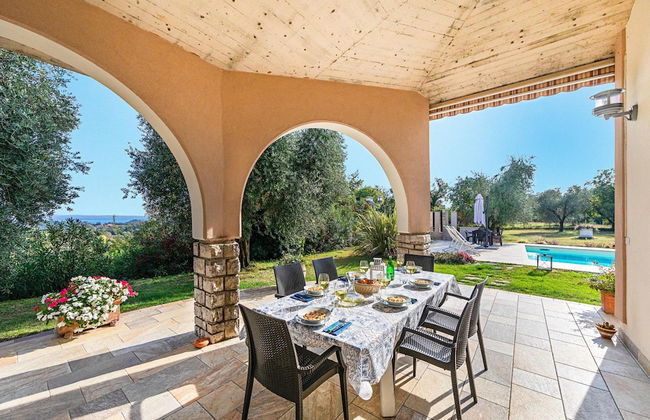 Villa Daniela con Piscina Vista Lago by Wonderful Italy - Photo 4