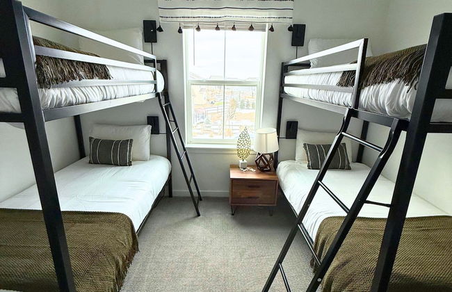 New Build W/ Great Backyard & Lake Access! - Foto 9