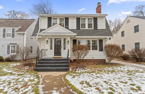 5 Mins to UND - Cozy 4BD with BBQ & Pool Table - Foto 23